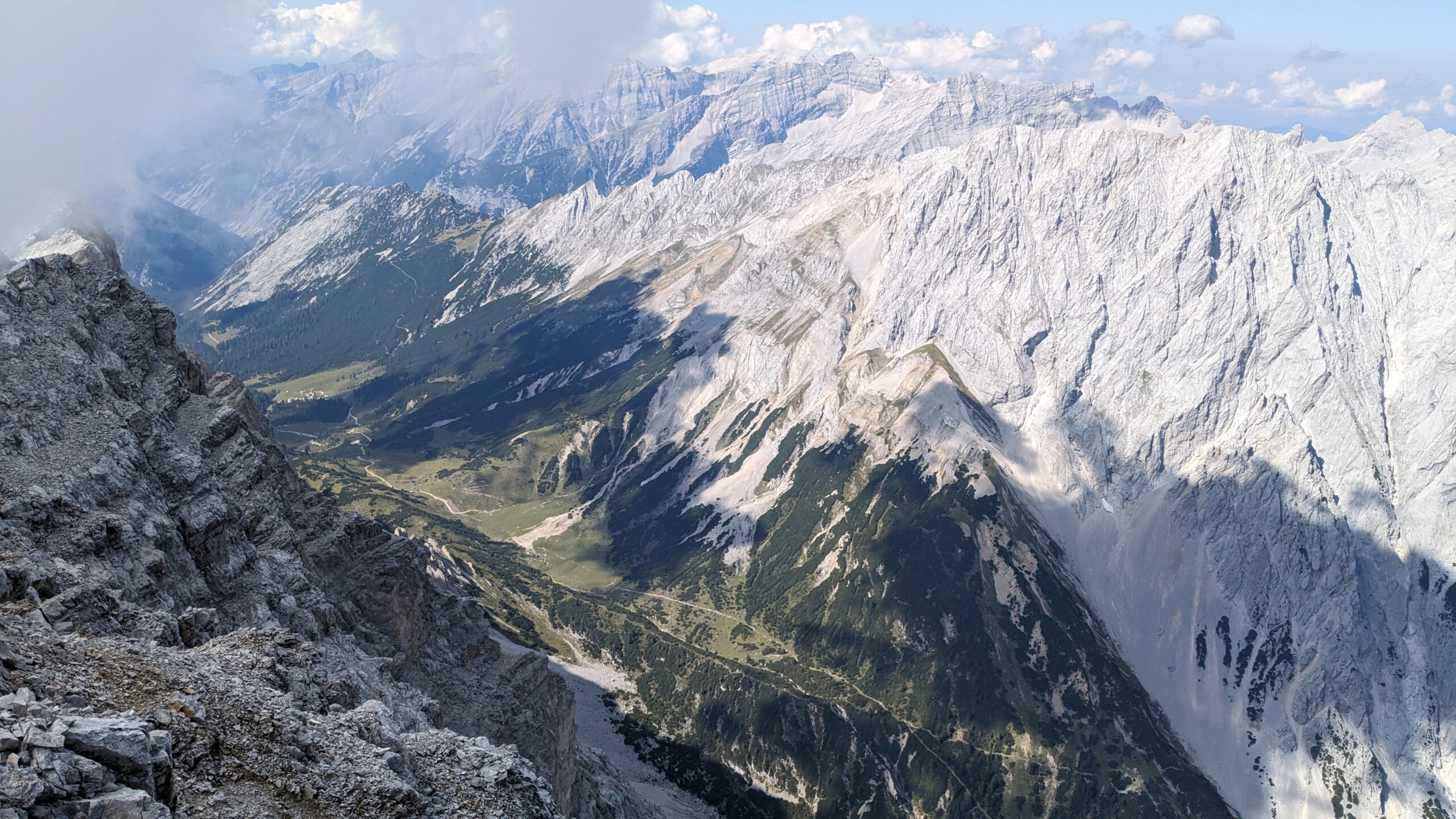 Blick vom Großen Bettelwurf ins Vomper Loch